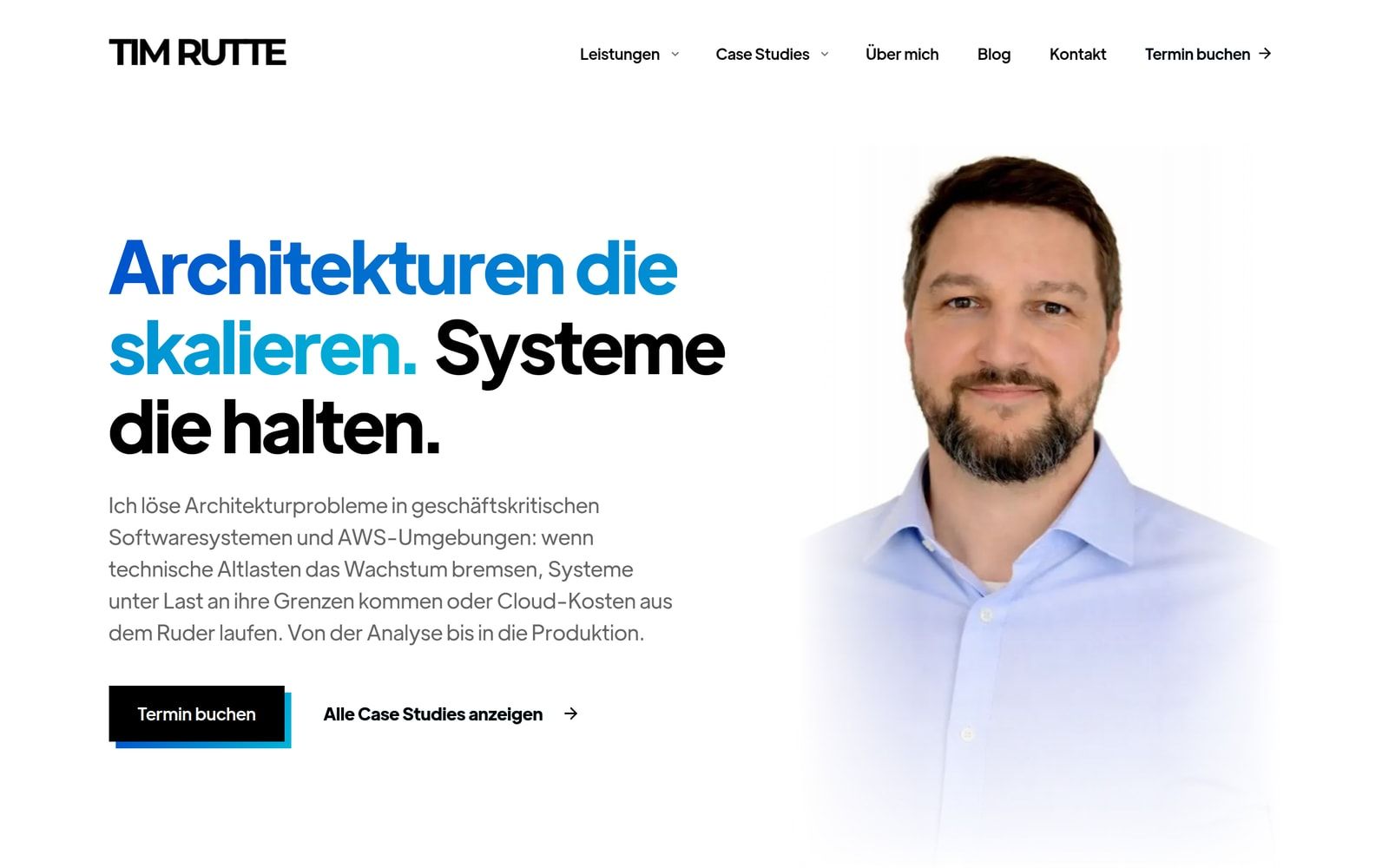 Startseite von timrutte.de mit der Überschrift „Architekturen die skalieren. Systeme die halten.“